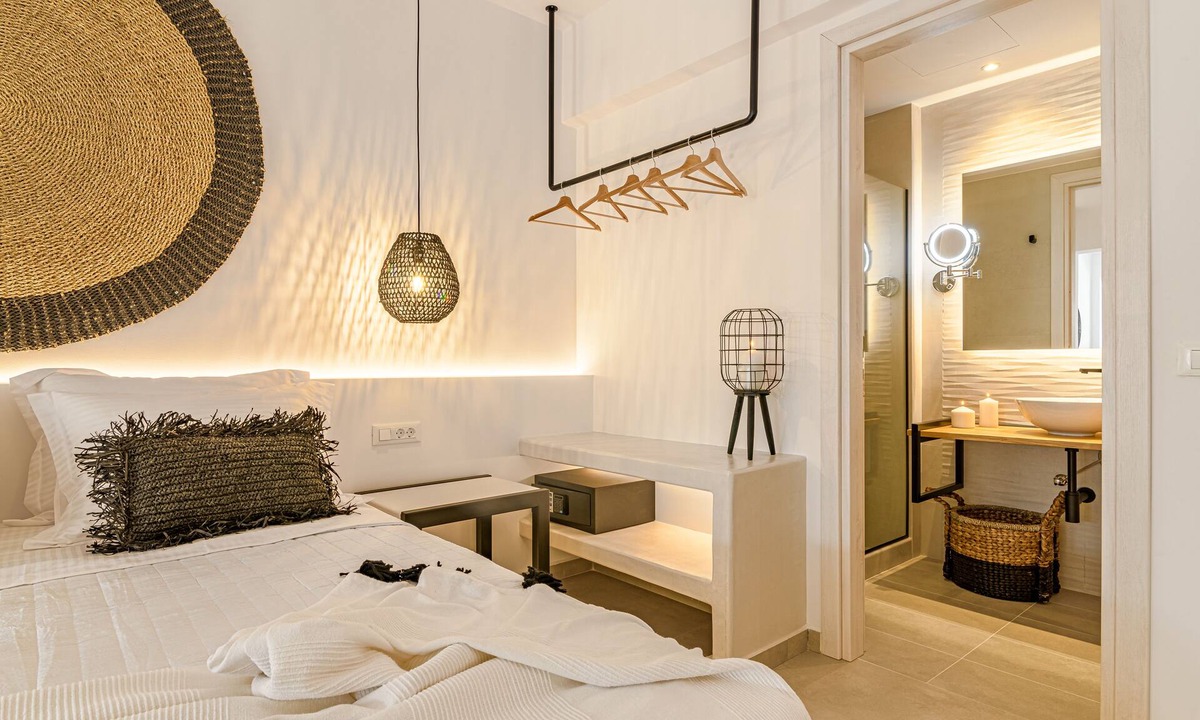 Pyrgos Bed & Breakfast | THEALOS SANTORINI