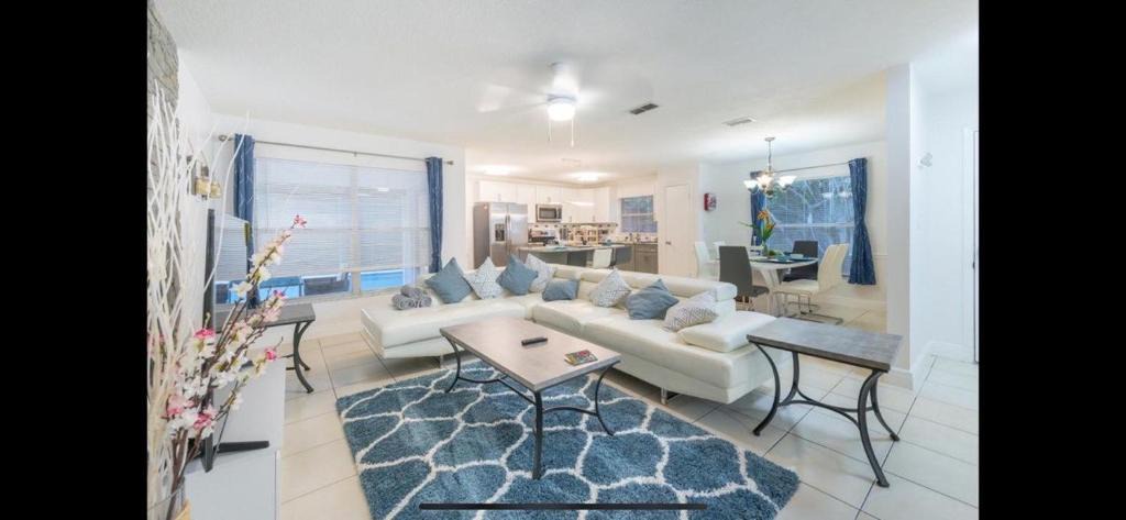 Indian Wells House | Theme Park Destination with Large Heated Pool
