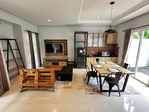 Bogor Selatan House | Timber Sanctuary at Rancamaya