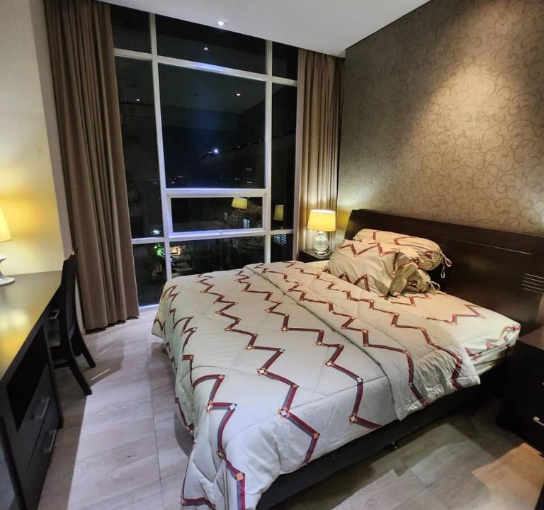 Surabaya Apartment | Trillium Residence 5th Floor with Pool & City View