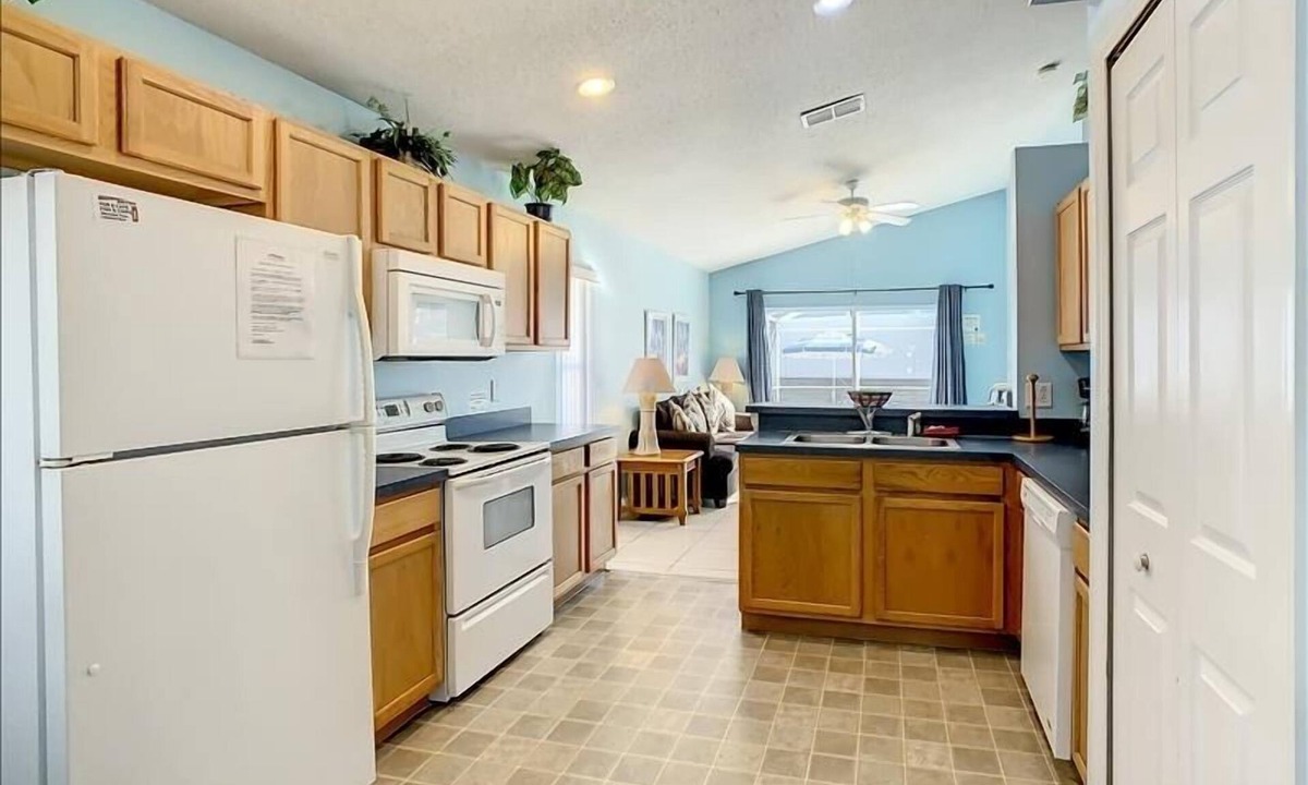 Florida Pines House | Tropical Family Retreat with Gameroom!!! Florida Pines, Davenport 4BR / 2BA