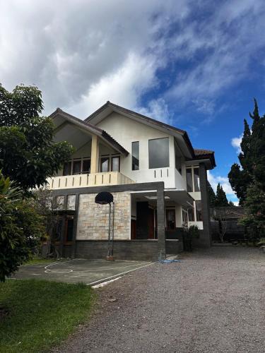 Lembang Villa | Tumaninah Villa