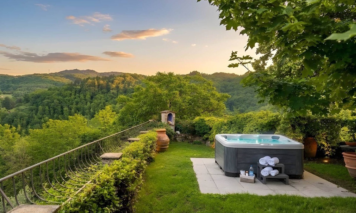 Mologno House | Tuscan Farmhouse on 1615 Castle Bastion