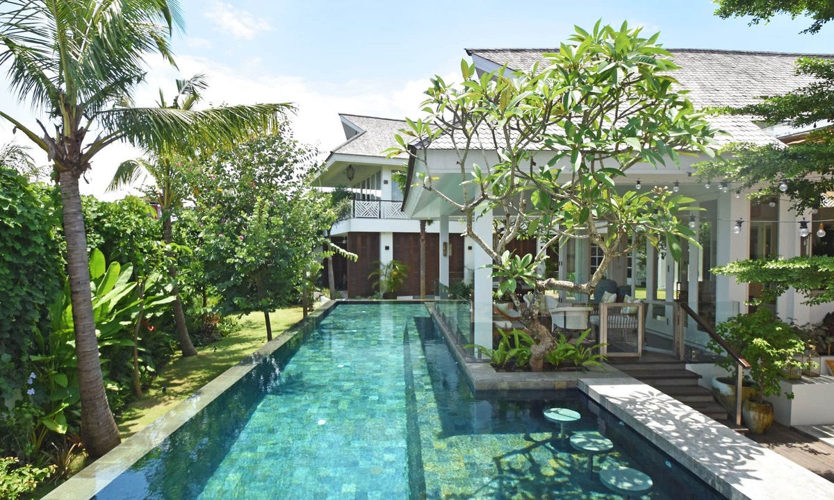 Berawa Villa | Ultra Luxury | 1000m2 | 15 Staff | Best In Villa Dining in Bali | AC throughout