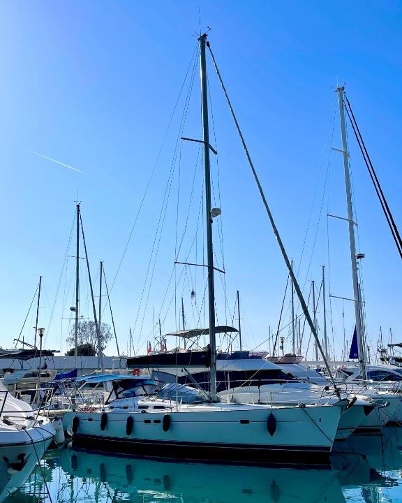Villeneuve Loubet Beach Boat Rental | Un voilier de charme à la Marina Baie des Anges
