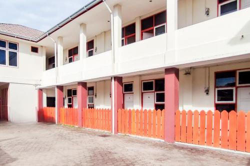 Padang Hotel | Urbanview Hotel Falah Residence Syariah By RedDoorz