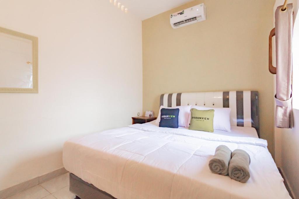 Purwakarta Hotel | Urbanview Hotel Kangen Bungalow Purwakarta by RedDoorz