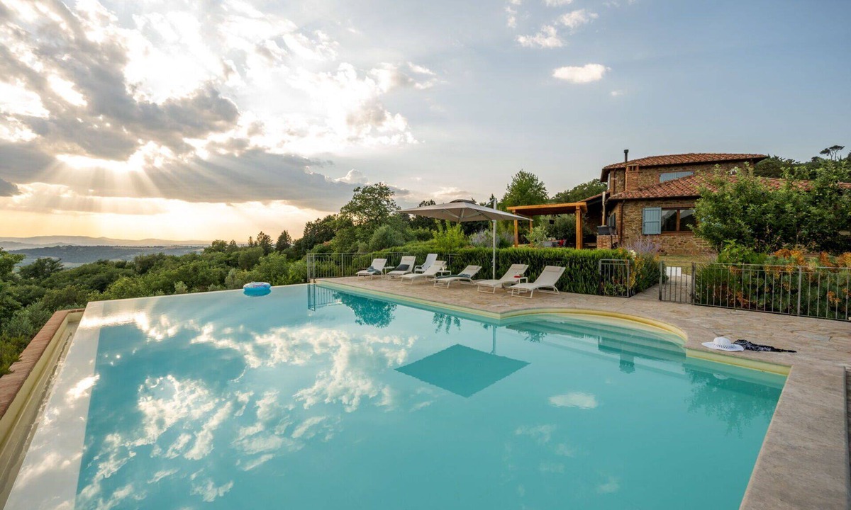 Paciano House | Vacation Home in Paciano with 4 bedrooms sleeps 10