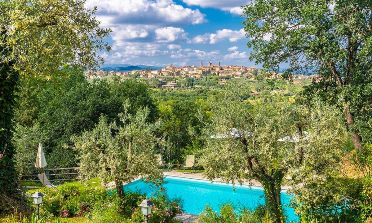 Monte San Savino House | Vacation Home 'Il Granaio' with Pool, Private Terrace & Wi-Fi