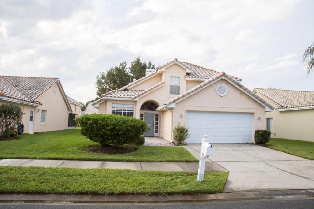 Ventura House | Ventura Place Country Club Home