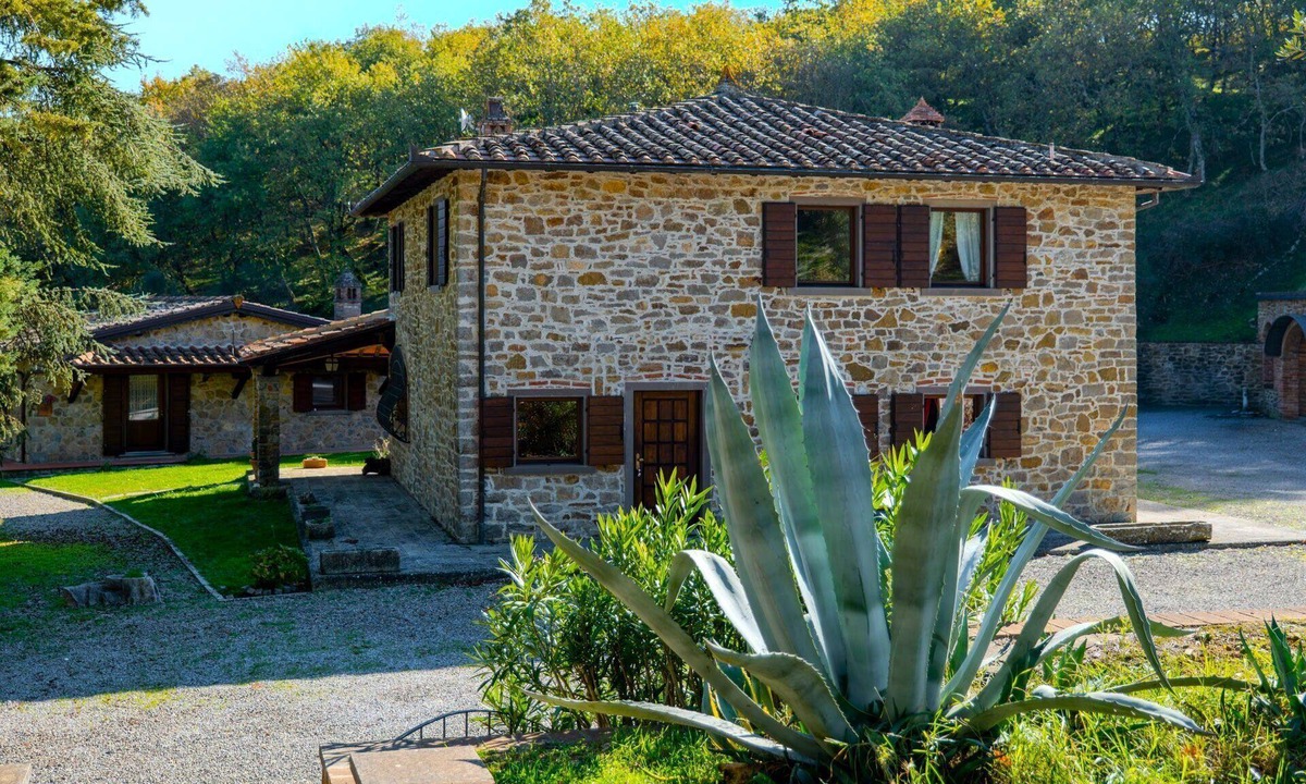 Civitella in Val di Chiana Villa | Villa with a private pool in an exceptionally panoramic location, just 2 km from Civitella in Valdic