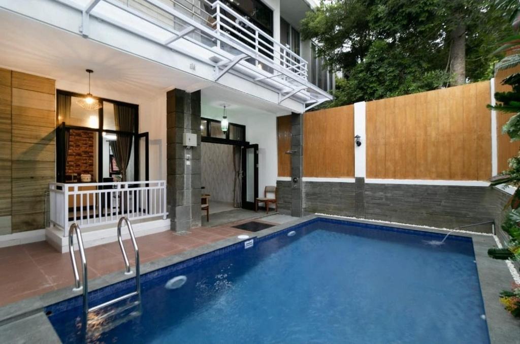 Bandung Villa | Vila Keluarga Syariah Mawar 82, Dago Resort 4BR dengan Privat Pool BBQ dan Rooftop