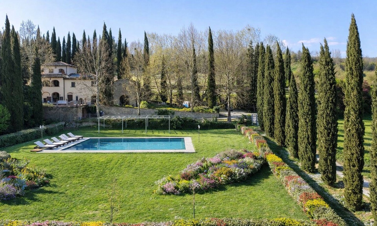 Laterina House | Villa with pool, gym, pond and panoramic views