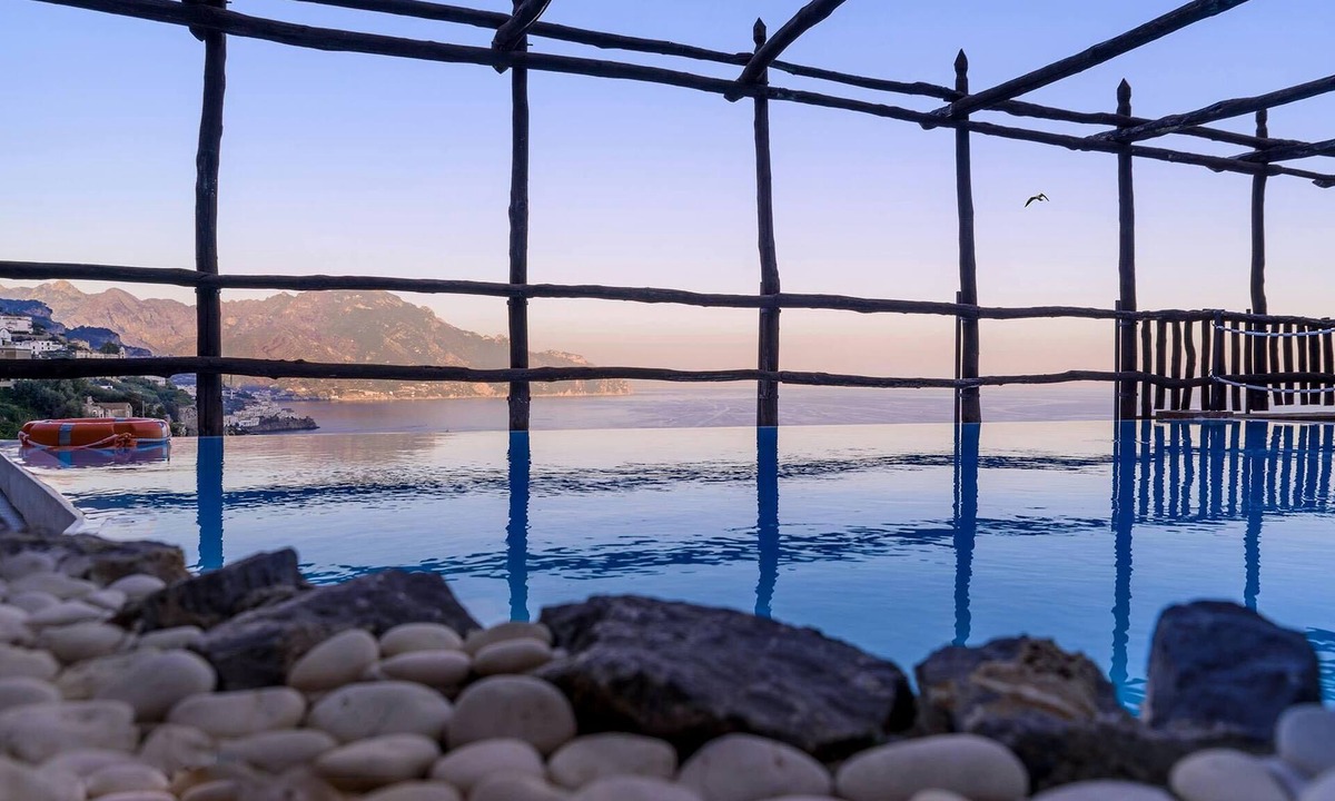 Vettica Hostel | Villa Alba d'Oro Historic Luxury Villa