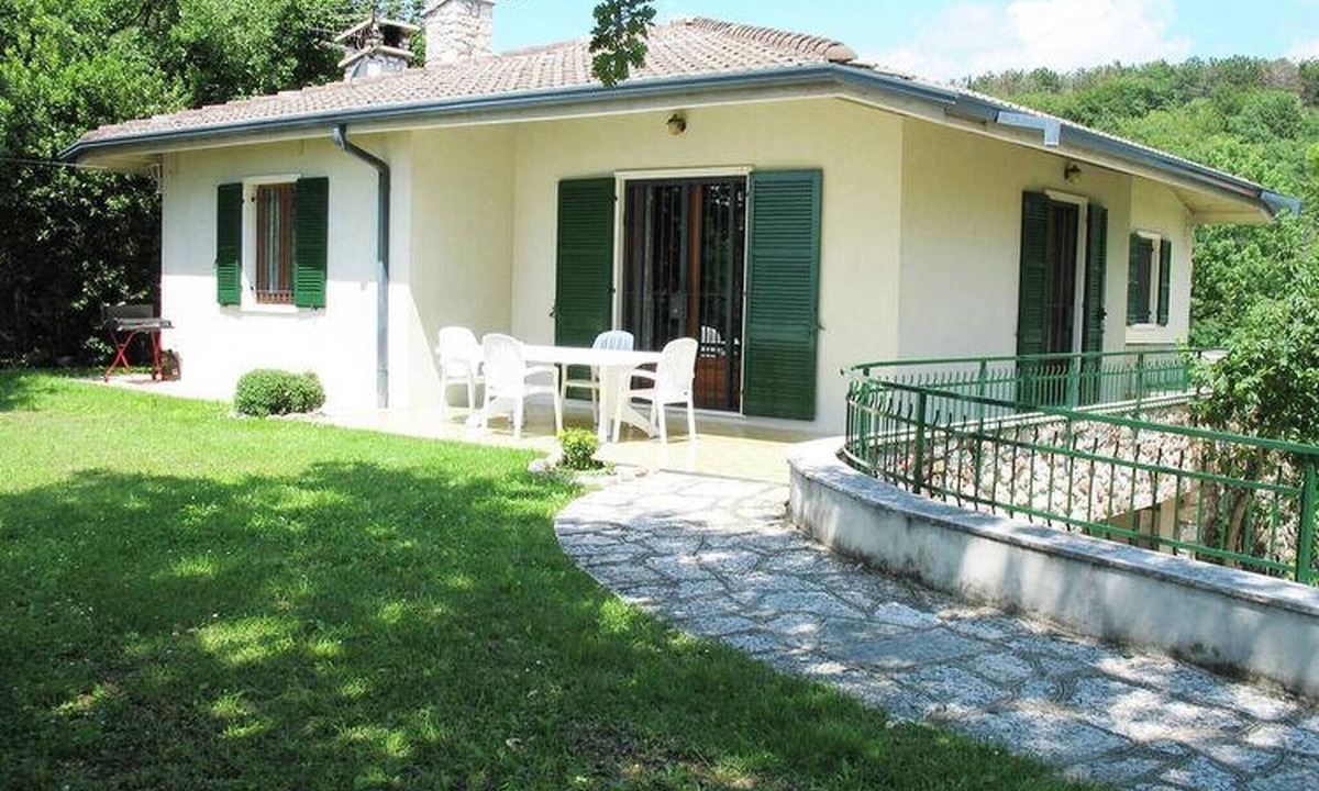Albisano Villa | Villa Bardino
