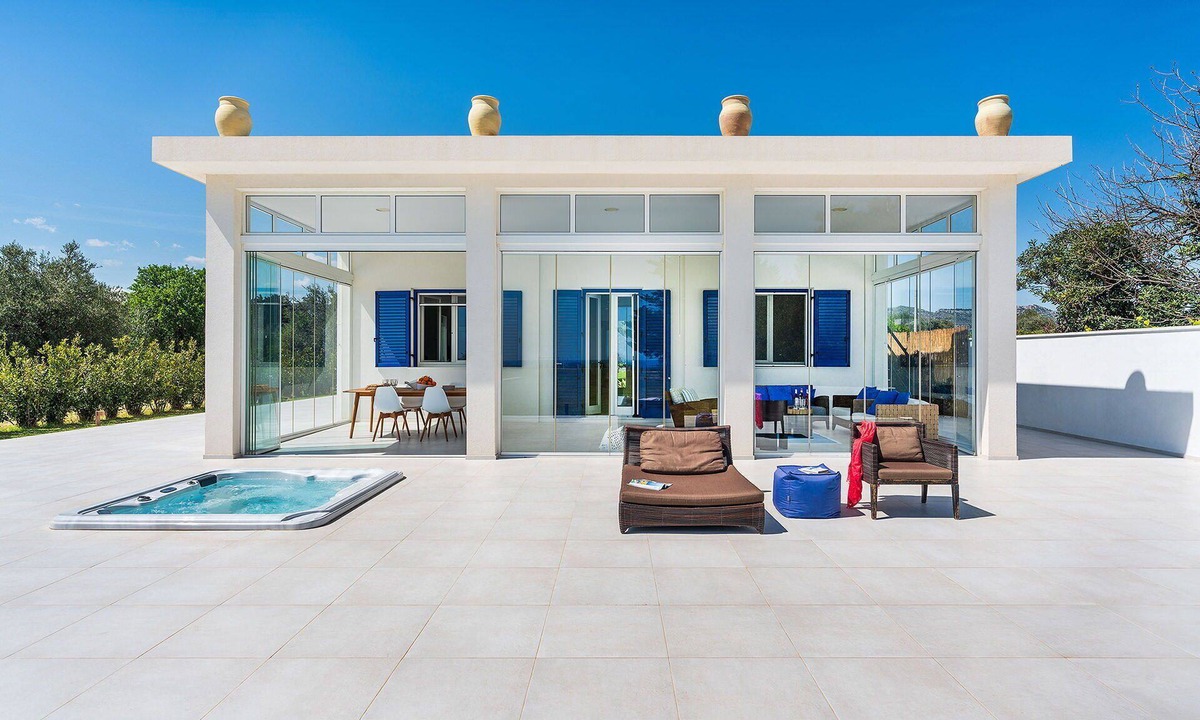 Gallina Villa | Villa Betty with jacuzzi - My Rental Homes