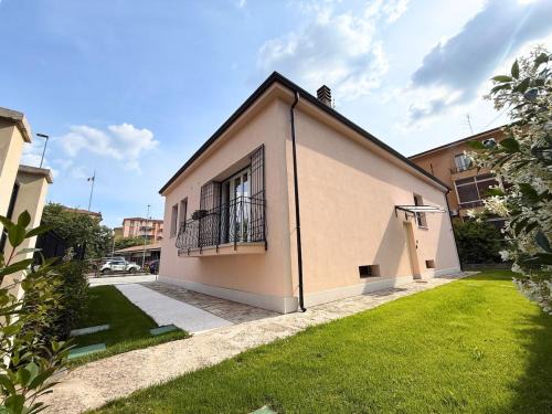 Borgo Milano House | Villa Budi - 3 Suites con bagno privato, Garage e 4 posti auto