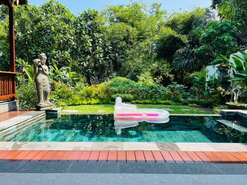 Penestanan Apartment | villa Budi private Jungle view