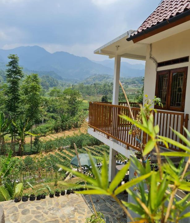 Cihanjuang 1 House | Villa Bumisoka