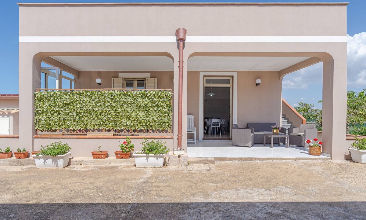 Granelli Villa | Villa 'Con Tre Camere Da Letto' with Private Terrace, Shared Garden and Air Conditioning