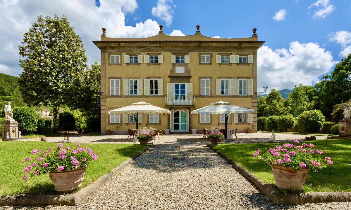 Vorno Villa | VILLA CONTE - Seven Bedroom Villa, Sleeps 14