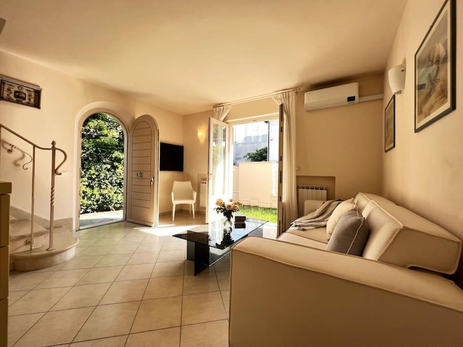 Forte dei Marmi Villa | Villa Donati 6 camere in centro Forte dei Marmi