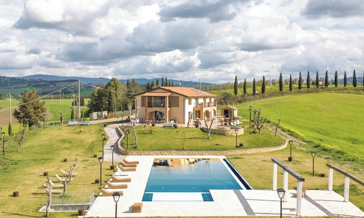 Peccioli Villa | Villa ETRU Private Home - Luxury Farm Stay with Restaurant and Experiences