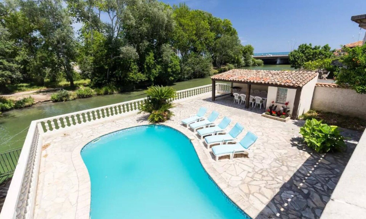 Villeneuve-Loubet Villa | Villa feet in the water (River and Sea!)
