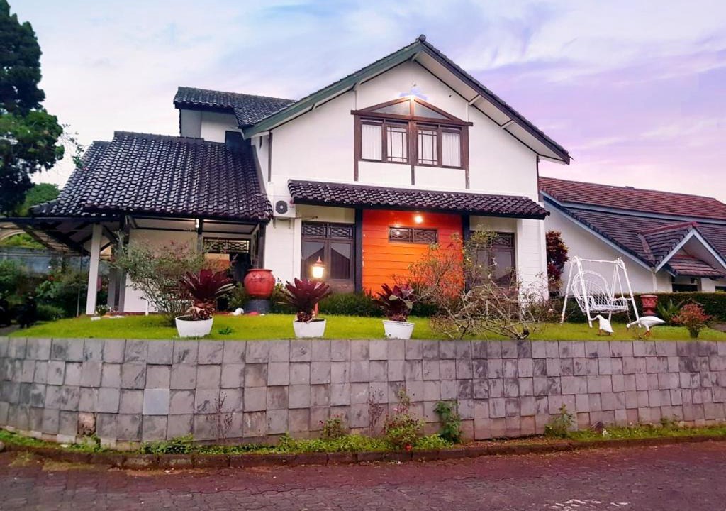 Cipanas Villa | Villa Gardenia & Amora Park Puncak Bogor