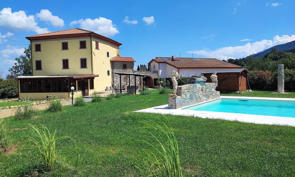 SantʼAndrea di Compito House | Villa "Giovanna" with Shared Open Pool, Terrace, Garden & Wi-Fi