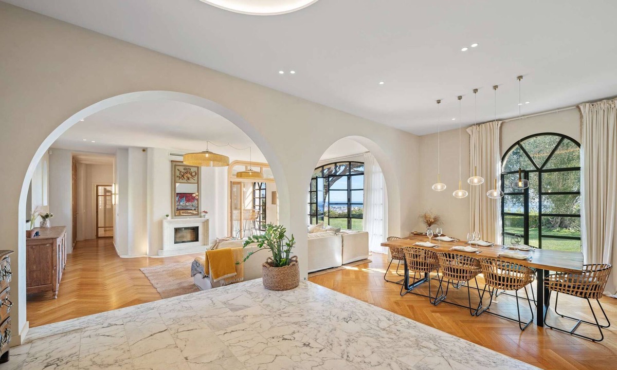 La Croix des Gardes House | Villa Grand Largue