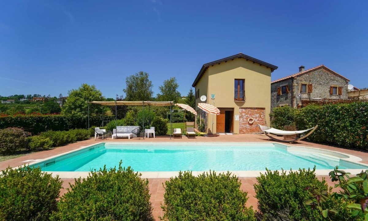Aulla Villa | Villa Graziella - Six Bedroom Villa, Sleeps 12