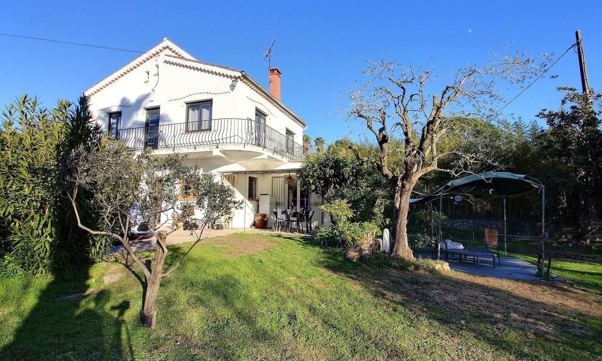 Mougins House | Villa in the heart of Mougins, residential area.