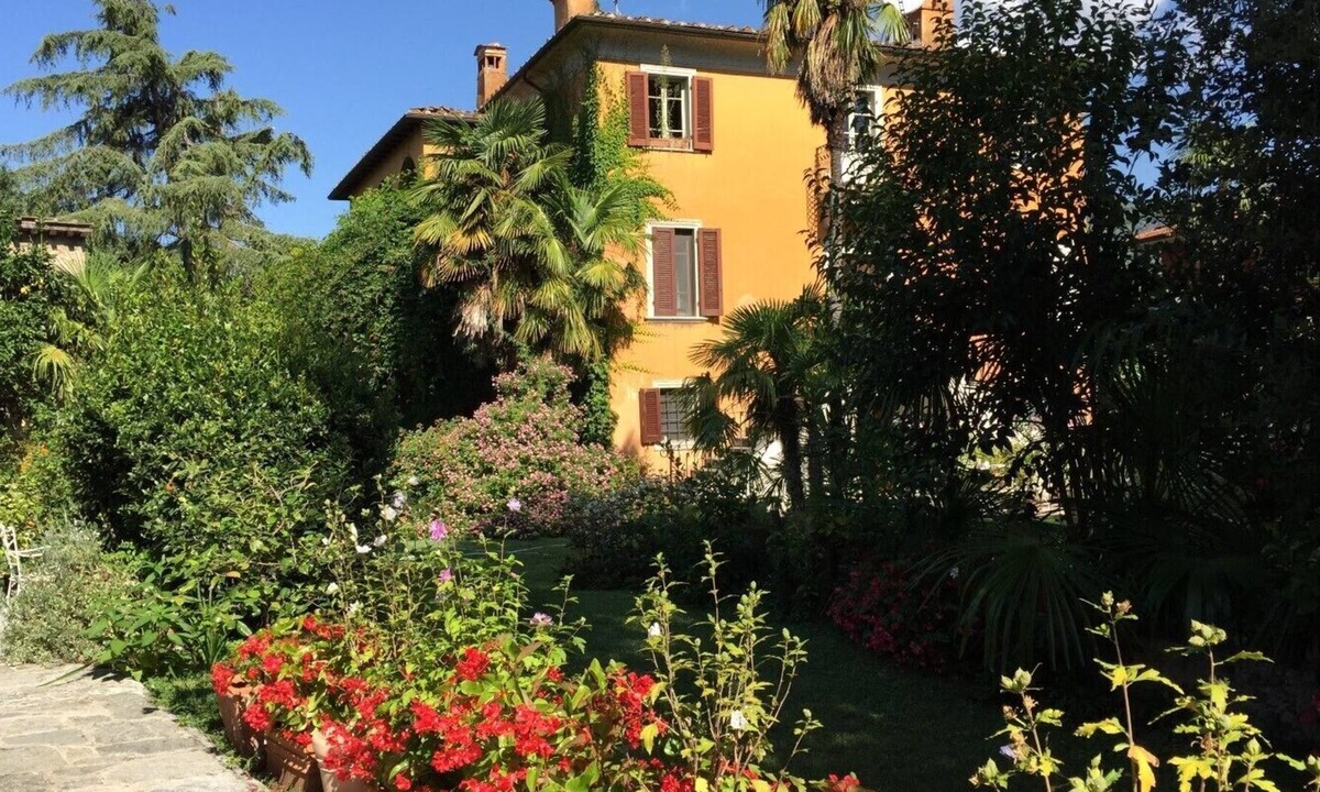 Querceta Apartment | VILLA IN TUSCANY BETWEEN SEA, MOUNTAINS, AND ART