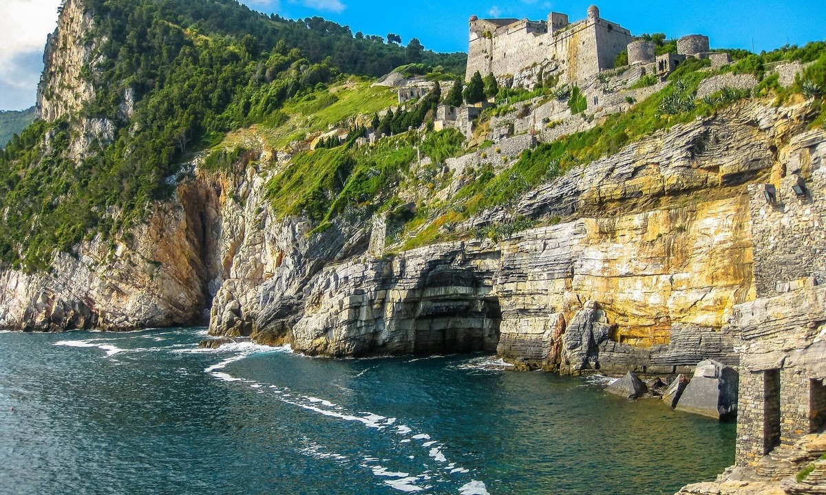 Gragnola Villa | VILLA ISOTTA 10 Pax Country House with pool, WiFi, BBQ, near Cinque Terre