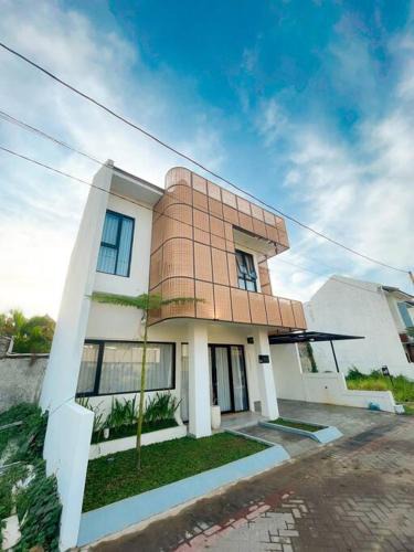 Sewon Villa | Villa Kamar Tamu Maleha