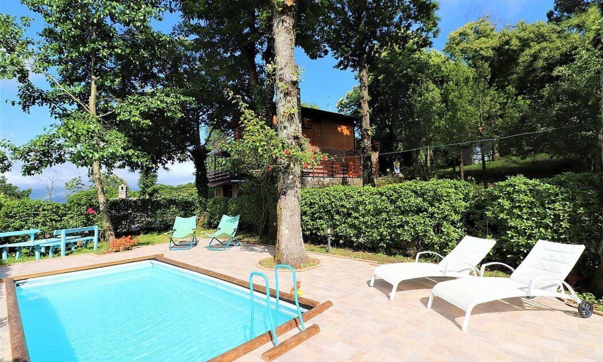 Sorrento Villa | Villa Lisa: A characteristic and welcoming three-story villa in a quiet position, located on a hillside above the sea, with Free WI-FI.