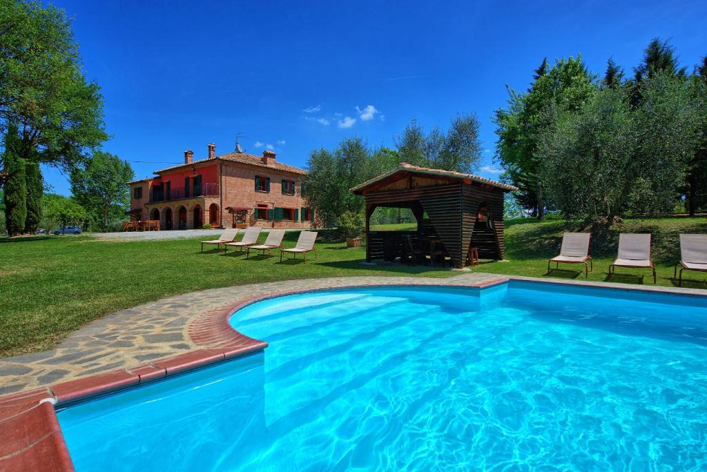 Lucignano Villa | Villa Mario by PosarelliVillas