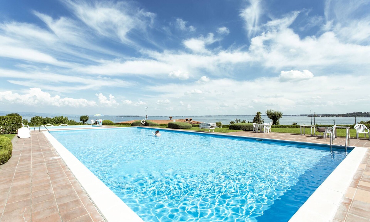 Monte Villa | VILLA MARISA a few steps from Lake