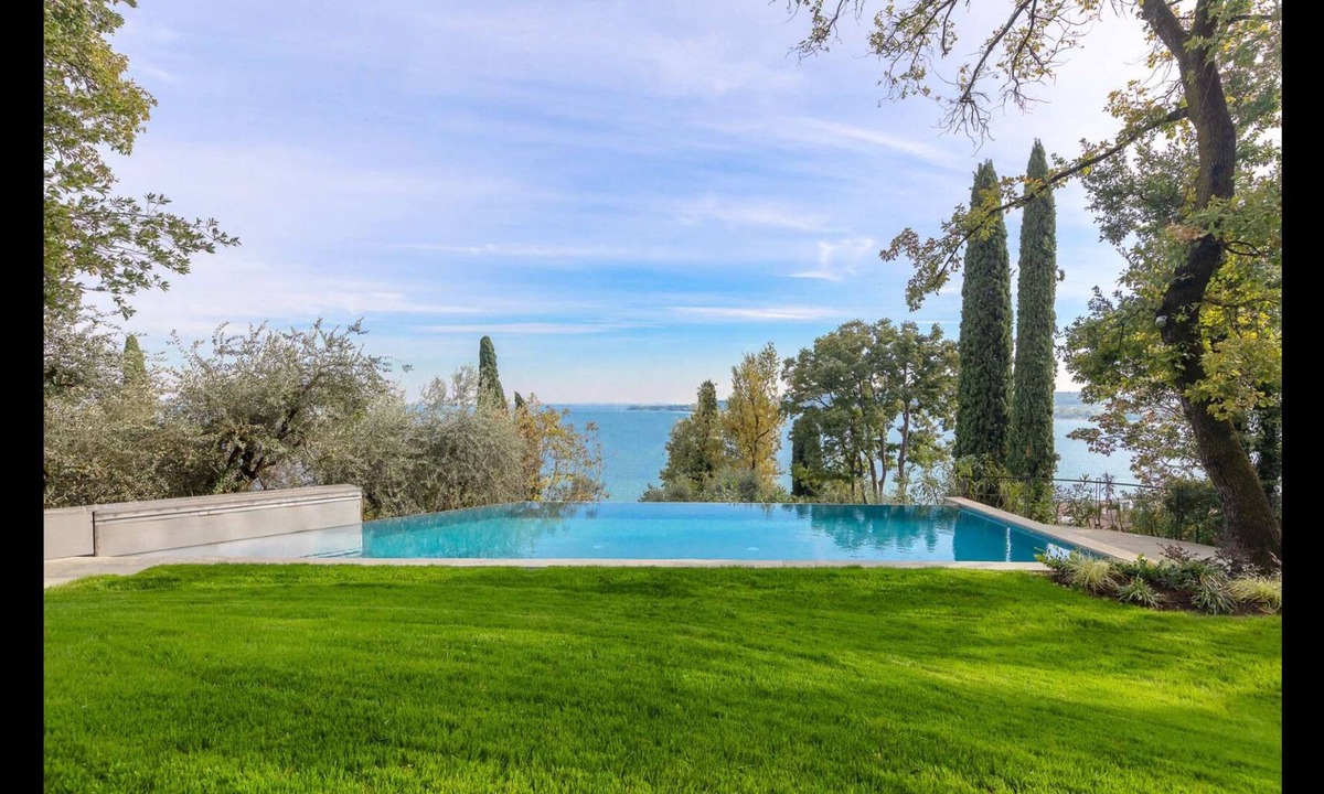 Monte Villa | VILLA MICHELLE - BEACH FRONT - AMAZING VIEW