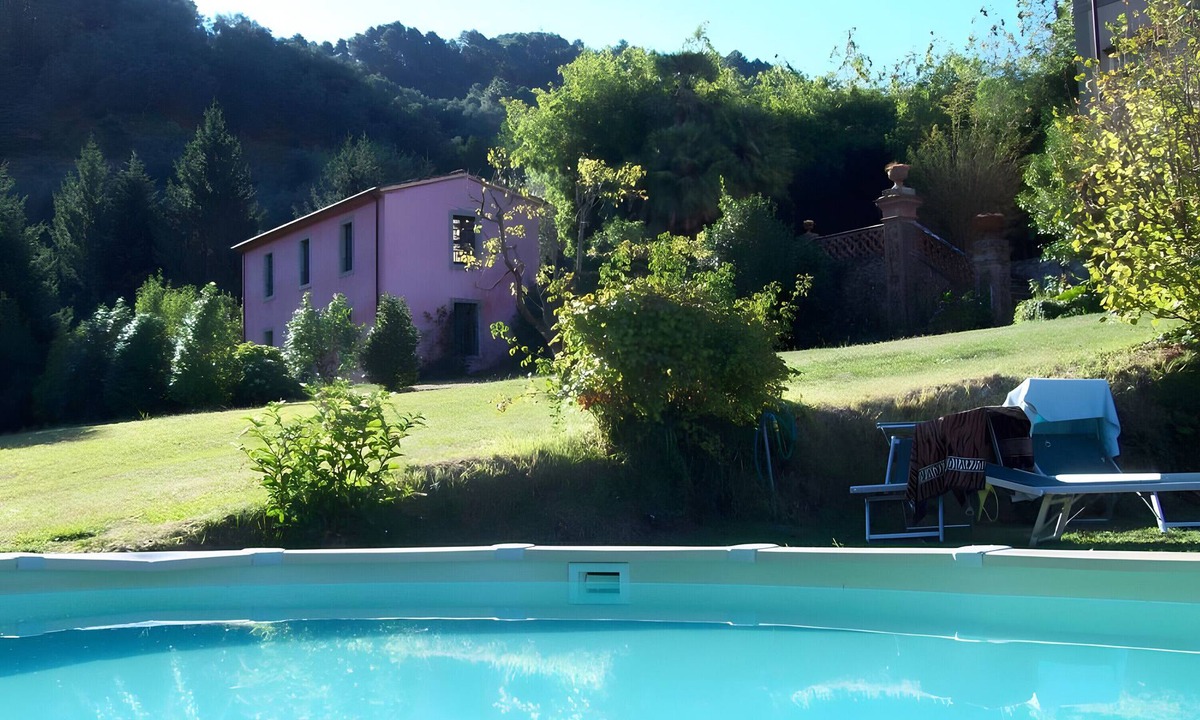 Nocchi Villa | Villa 'Olivi' with Shared Pool, Private Garden and Wi-Fi