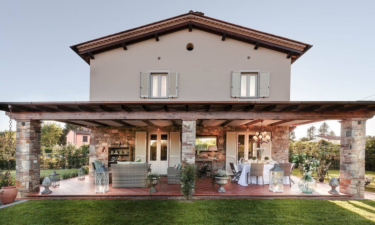 Lucca Historical Center Villa | VILLA PEMOLA a Luxury Farmhouse with Garden and bikes in Lucca Town