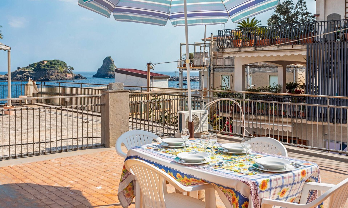 Aci Trezza Villa | Villa 'Penelope - Faraglioni' with Sea View and Private Terrace