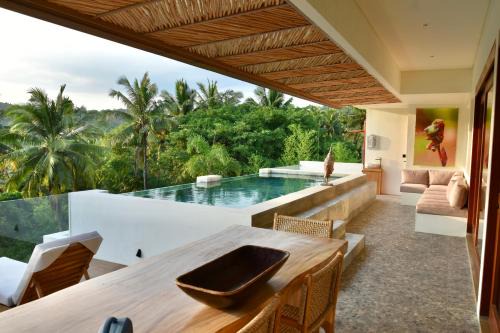 Lombok Villa | Villa Perrys 3BDR with Pool and Views