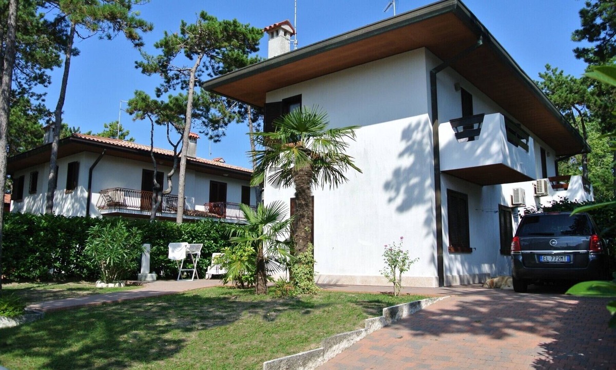 Bibione Lido dei Pini Villa | VILLA PINEA 35 WITH PRIVATE GARDEN