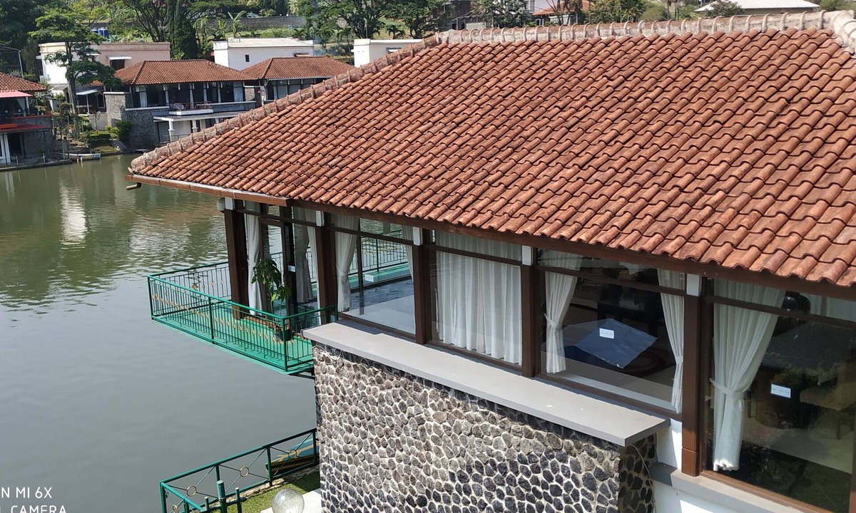 Cipanas Villa | Villa Pinggir Danau Puncak for 30 pax