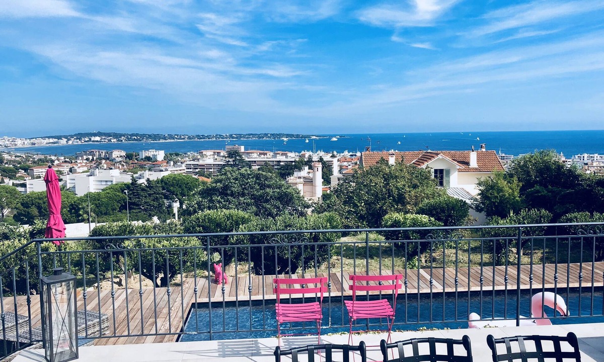 Golfe Juan Villa | Villa Pinson Cannes with stunning views over Cap d'Ántibes