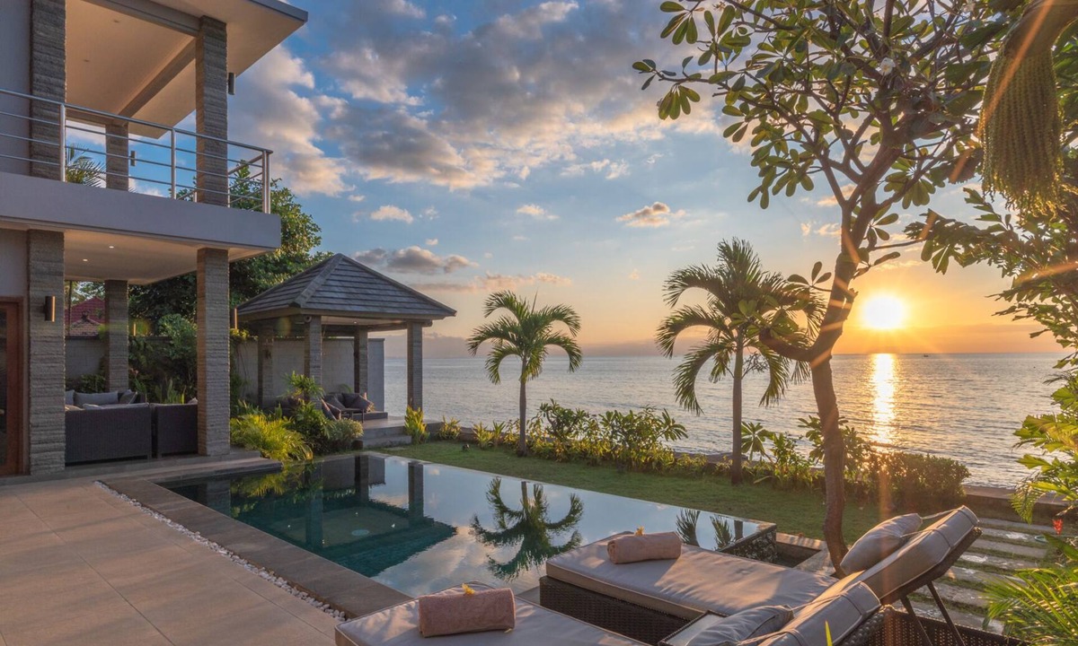 Tukad Mungga Villa | Villa Sean - Private Beachfront Villa In Lovina