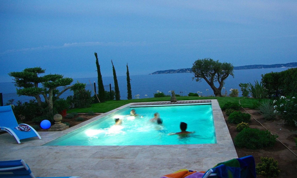 Sainte-Maxime City Centre Villa | VILLA very CENTRAL. with PANORAMIC SEA VIEWS ! Heated Pool, Parking.