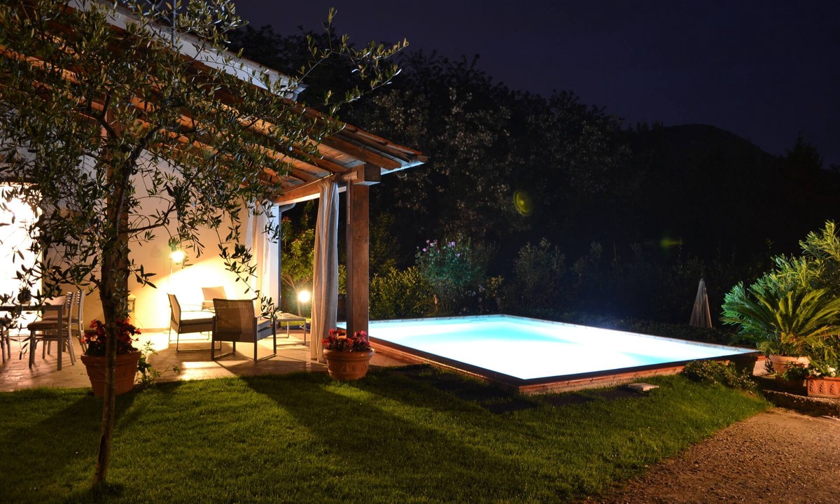 Vicopelago Villa | Villa with pool in the green